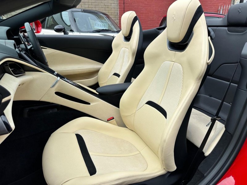 FERRARI ROMA