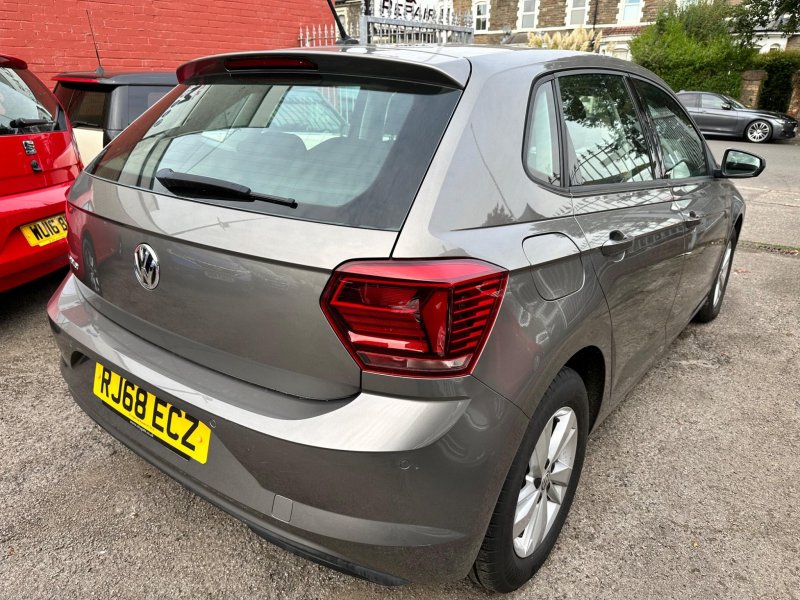 VOLKSWAGEN POLO