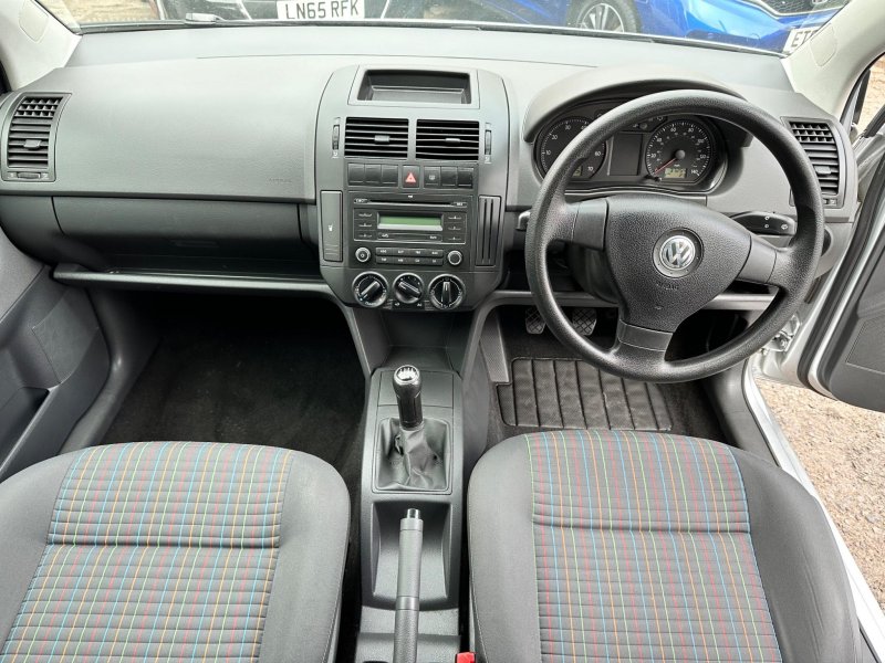 VOLKSWAGEN POLO