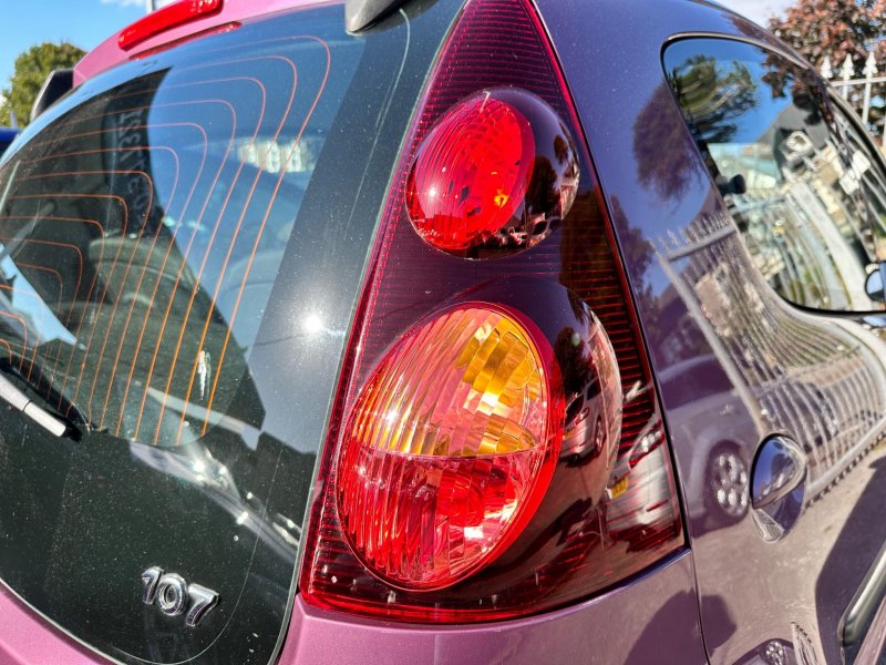 PEUGEOT 107