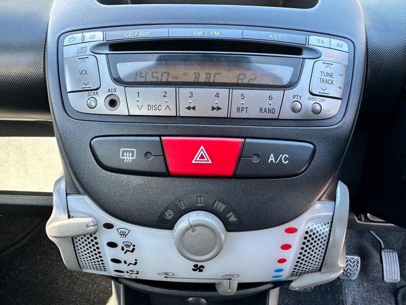 PEUGEOT 107