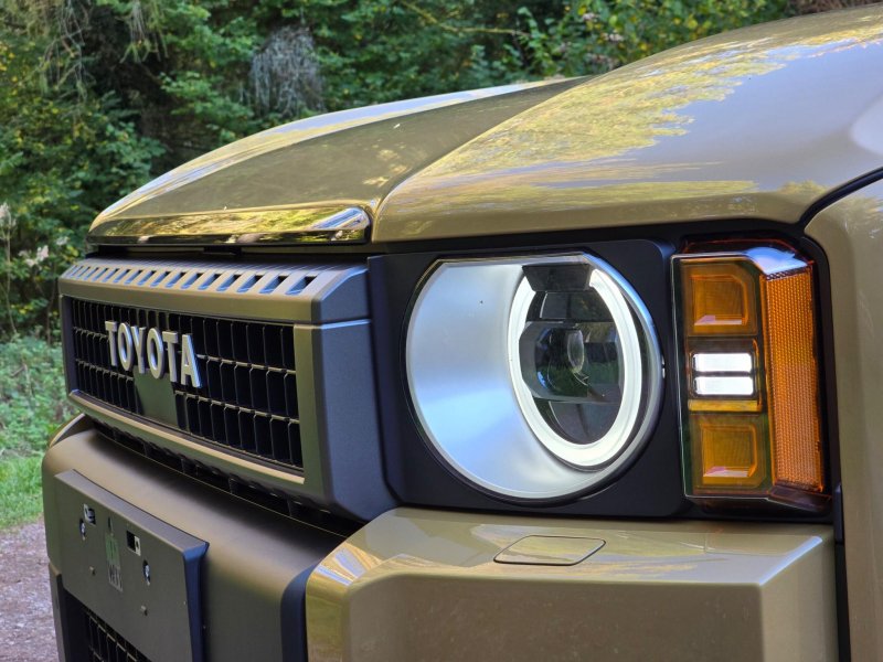 TOYOTA LAND CRUISER