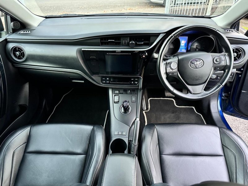TOYOTA AURIS