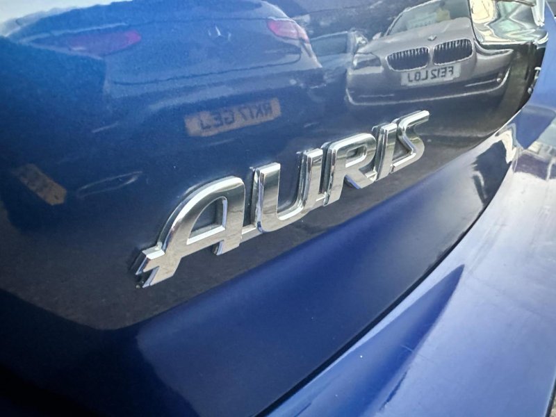 TOYOTA AURIS