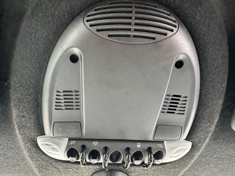 MINI HATCH