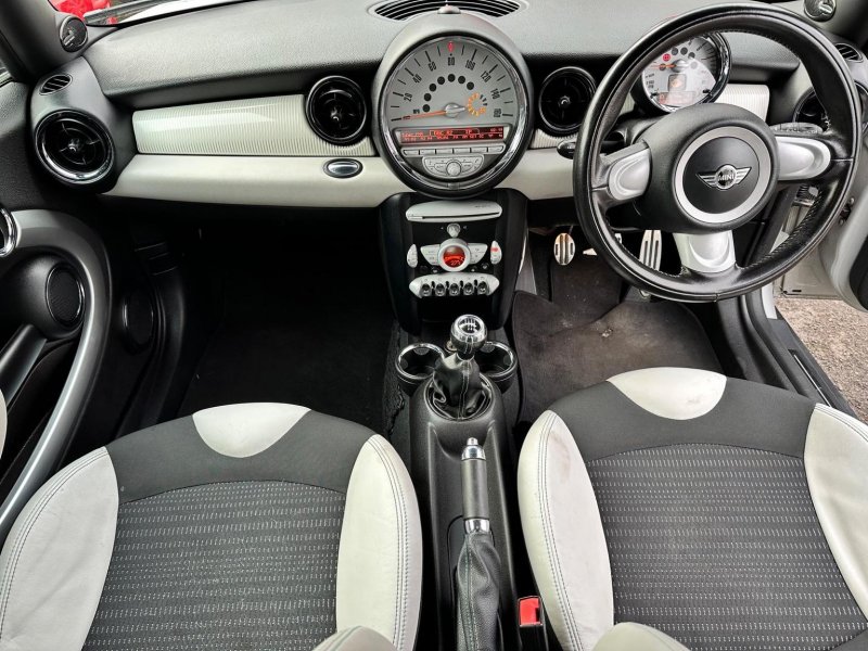MINI HATCH
