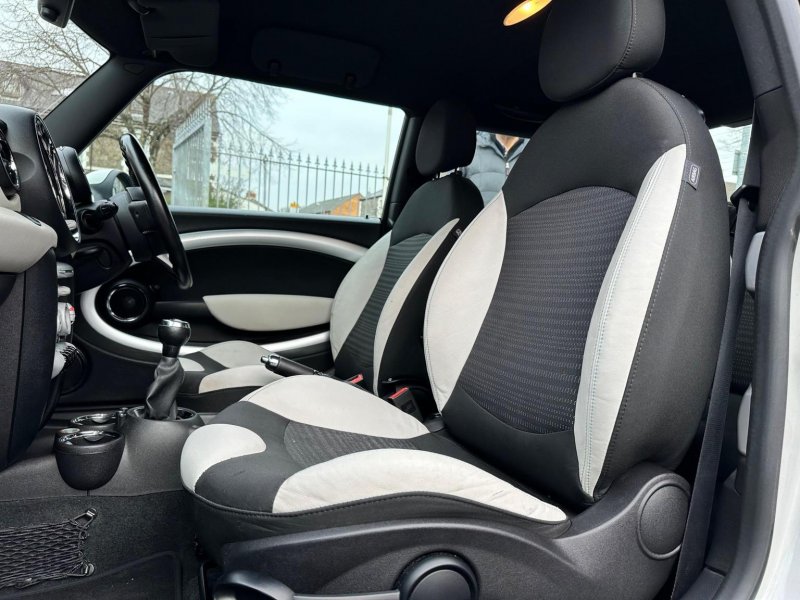 MINI HATCH