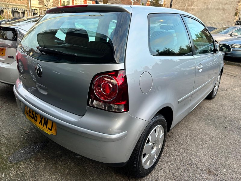 VOLKSWAGEN POLO
