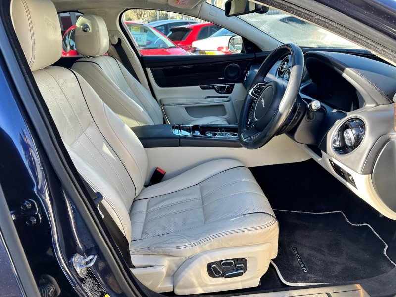 JAGUAR XJ