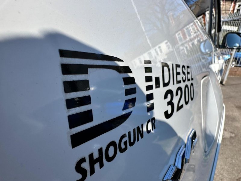 MITSUBISHI SHOGUN